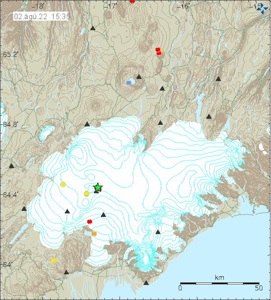 Græn stjarna í Grímsfjalli sem er í miðjum Vatnajökli. Það eru einnig nokkrir aðrir rauðir punktar á kortinu fyrir utan Vatnajökul sem tengjast öðrum eldstöðvum