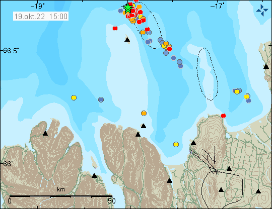 Jarðskjálftahrina norður af Grímsey þar sem tvær grænar stjörnur eru á sama stað ásamt fullt af rauðum punktum. Þetta er út í sjó.