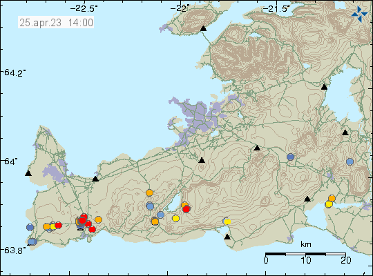 Rauðir punktar norðan við Grindavík sem sýnir litla jarðskjálfta sem þarna eiga sér stað. Þetta er alveg við Bláa lónið en það sést ekki á kortinu. Tímastimpill kortsins er 25. Apr. 23 14:00