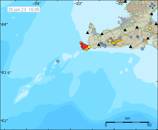 Rauðir punktar við Reykjanestá í eldstöðinni Reykjanes. Þeir eru ofan á hverjum öðrum. Þarna er einnig að sjá bláa, appelsínugula og og gula punkta í öðrum eldstöðvum á Reykjanesskaga. Tíminn á myndinni er 26. jún. 23. 16:05.