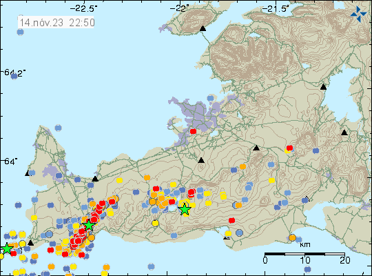 Rauðir punktar sýna kvikuinnskotið við Grindavík mjög vel og alla 15 km sem það nær. Þarna er einnig ein græn stjarna í sjálfum kvikuganginum.