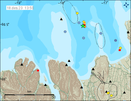 Græn stjarna suður-austur af Grímsey ásamt minni punktum sem sýnir jarðskjálftavirknina þar. 